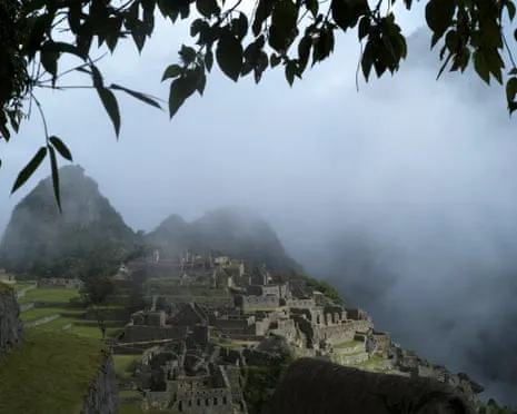 Rocks on Railway Lines Trap 900 Tourists at Peru's Historic Site